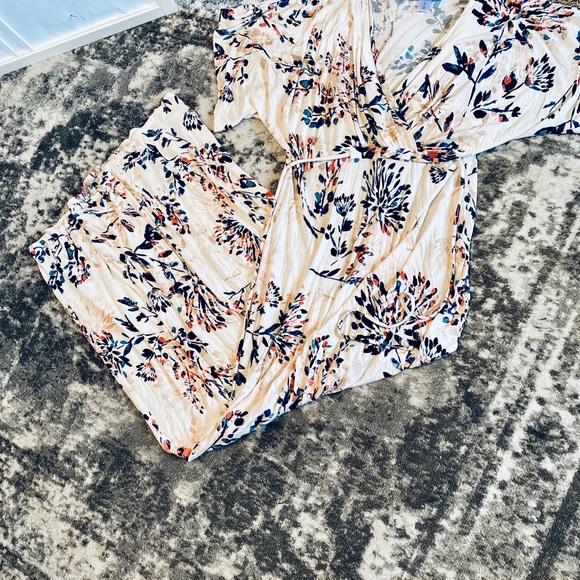 Motherhood floral dress. - Picture 2 of 3